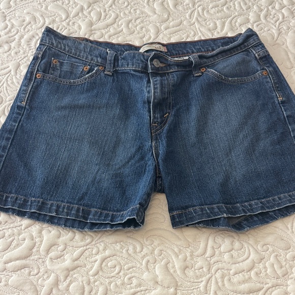 Levi's Classic Blue Jean Shorts for Women - Picture 1 of 7
